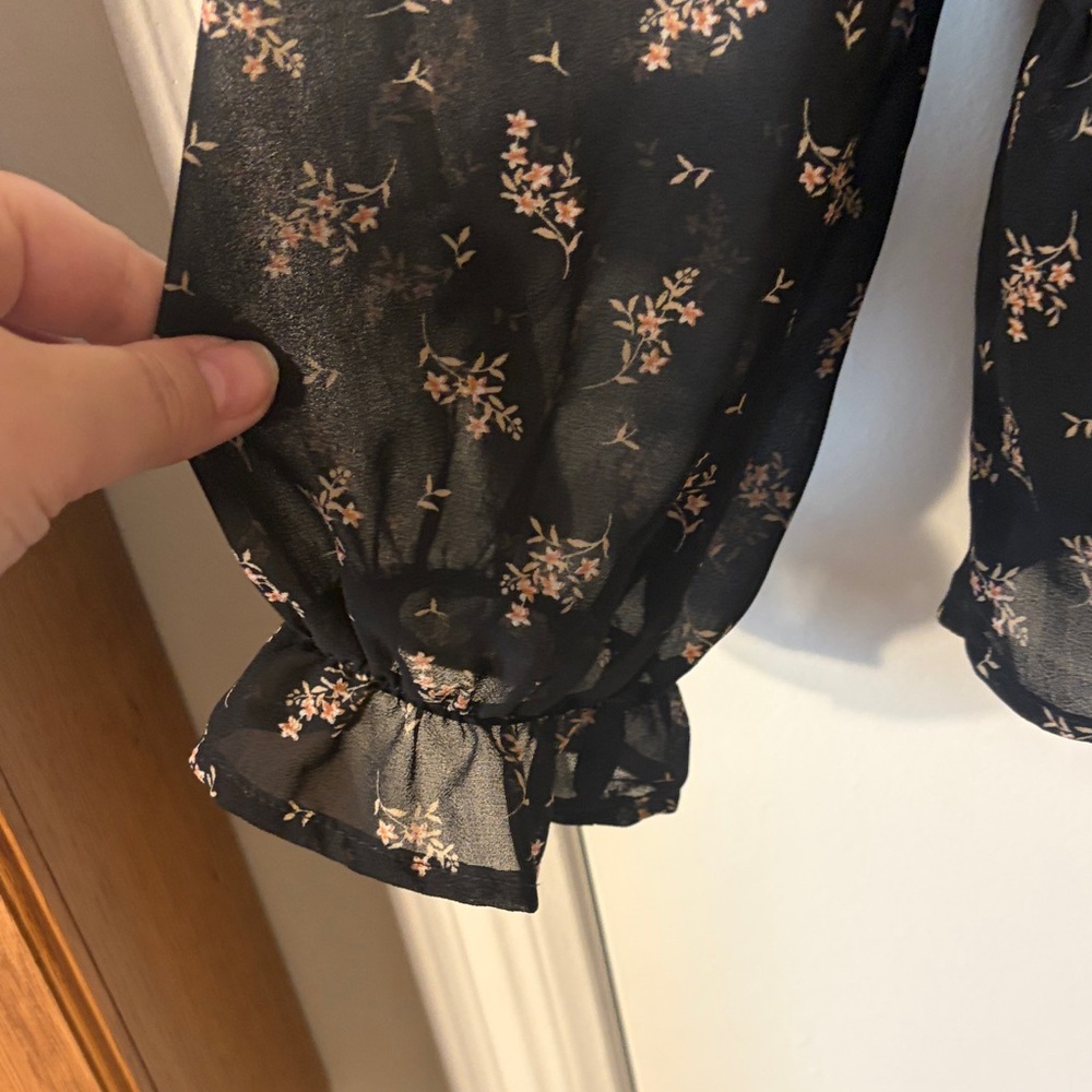 Altered state Black Floral Blouse - Picture 4 of 5